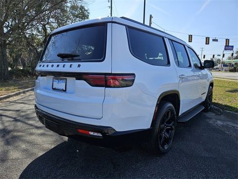 Used 2023 Jeep Wagoneer Series II image 8