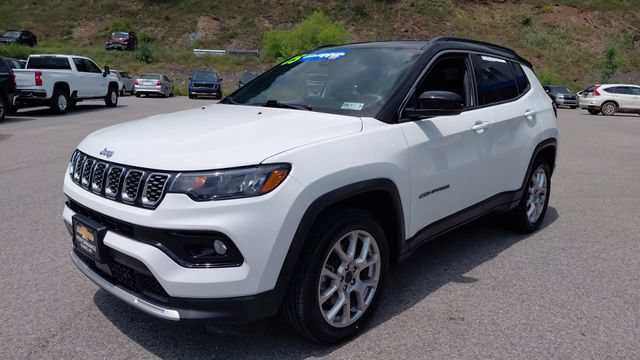 Used 2025 Jeep Compass Limited AWD/4WD image 8