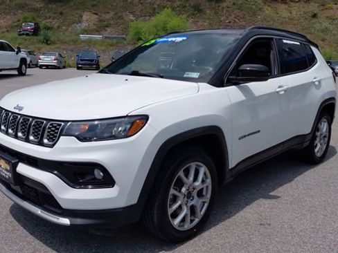 Used 2025 Jeep Compass Limited AWD/4WD image 8