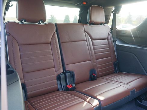 Used 2023 GMC Yukon Denali Ultimate AWD/4WD image 13