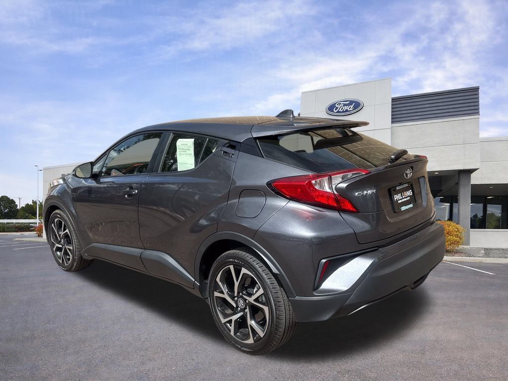 Used 2019 Toyota C-HR XLE FWD image 6