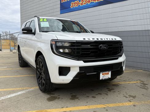 Used 2026 Ford Expedition Platinum w/ Stealth Performance Package image 2
