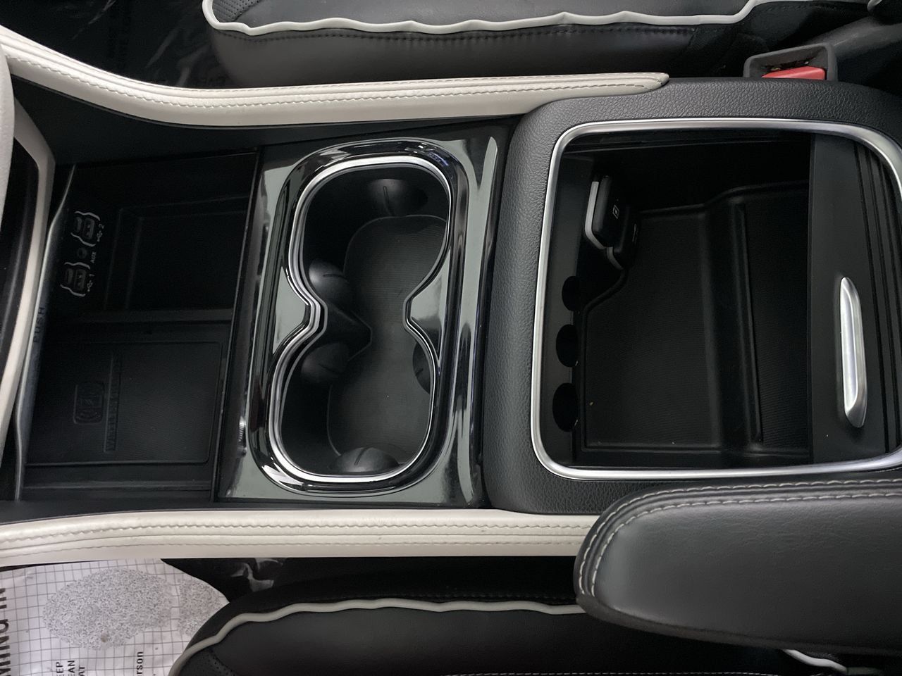Used 2023 Chrysler Pacifica Limited FWD image 19