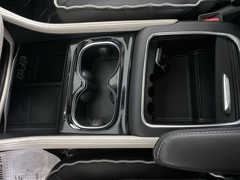Used 2023 Chrysler Pacifica Limited FWD image 19