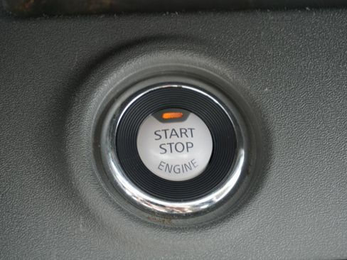 Used 2020 Nissan Frontier SV w/ Midnight Edition Floor Mats AWD/4WD image 15