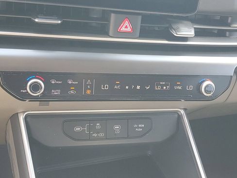 New 2026 Kia Carnival image 17