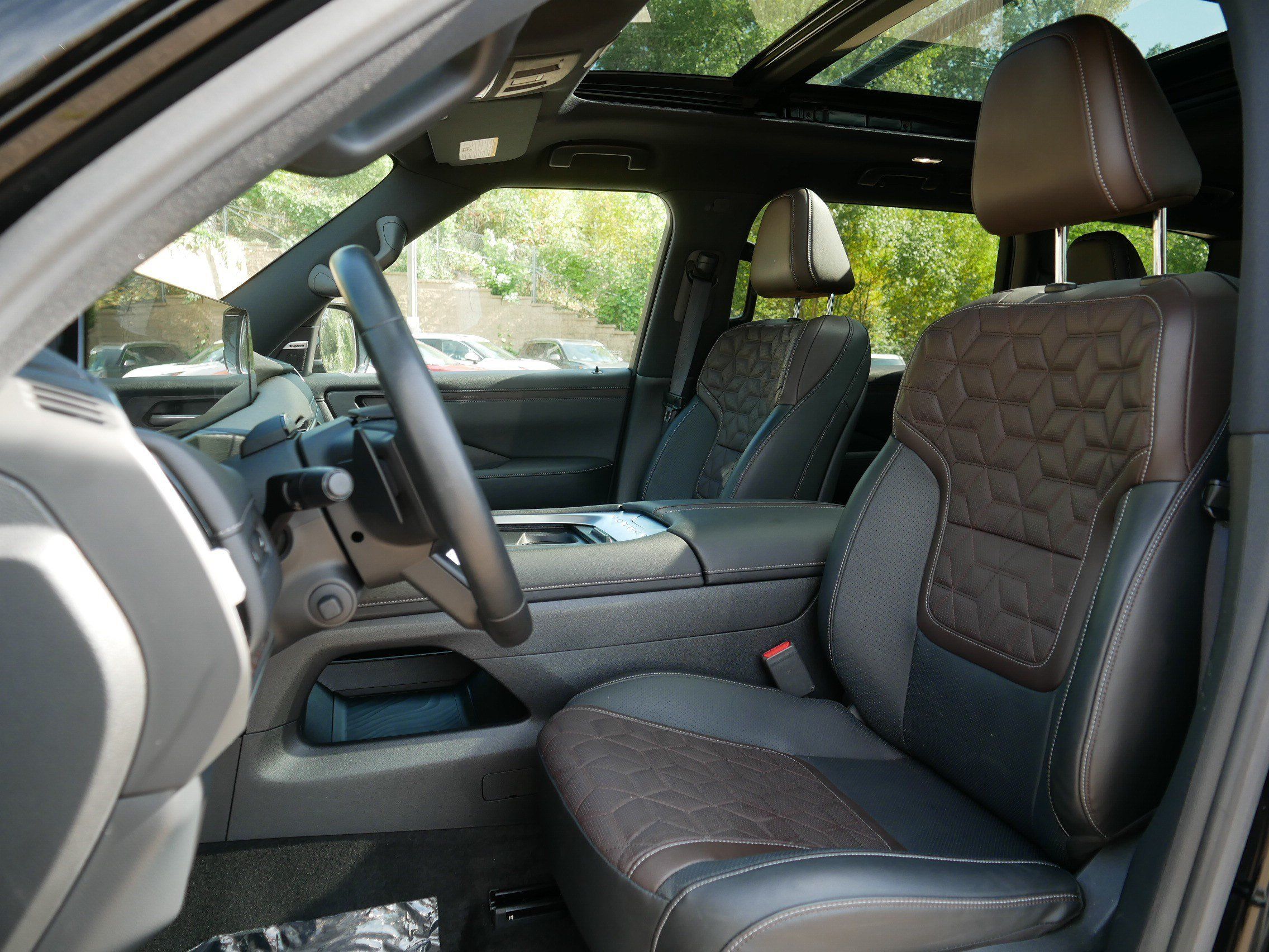 Certified 2025 Nissan Armada Platinum w/ Convenience Package AWD/4WD image 33
