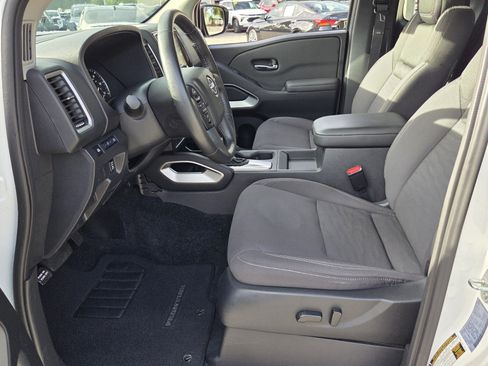 Used 2024 Nissan Frontier SV w/ SV Convenience Package RWD image 12