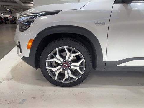 Used 2021 Kia Seltos SX w/ SX Sunroof Package image 9