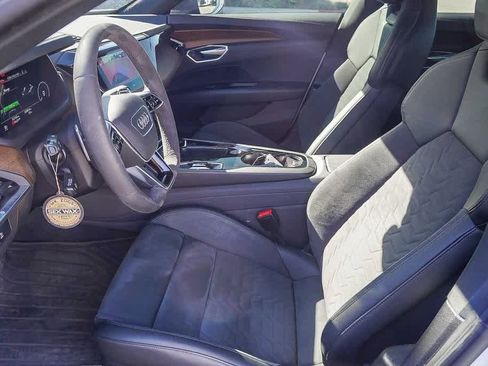 Used 2022 Audi e-tron GT Premium Plus image 16