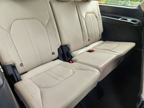 Used 2024 Ford Expedition Platinum image 21