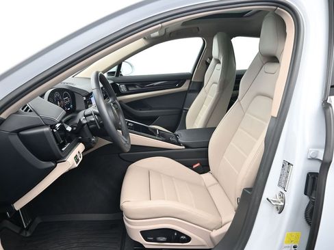 Used 2025 Porsche Panamera image 5