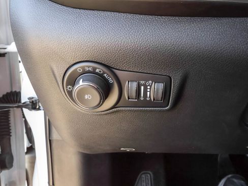 New 2026 Jeep Compass Limited image 25