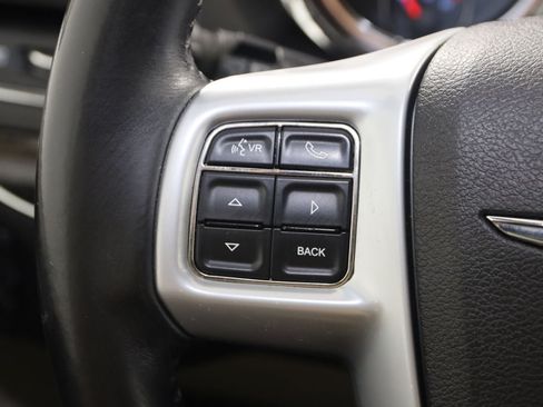 Used 2013 Chrysler Town & Country Touring FWD image 32