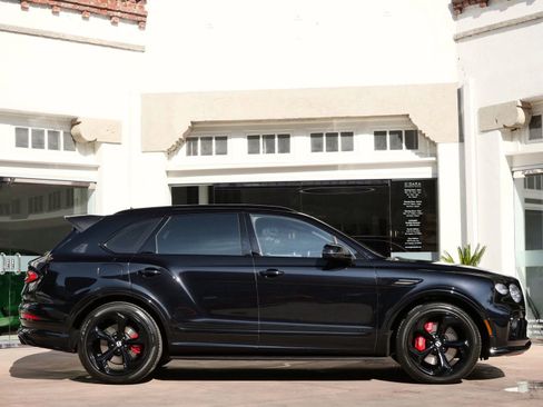 Used 2022 Bentley Bentayga image 5