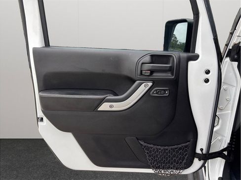 Used 2016 Jeep Wrangler Unlimited Rubicon AWD/4WD image 16