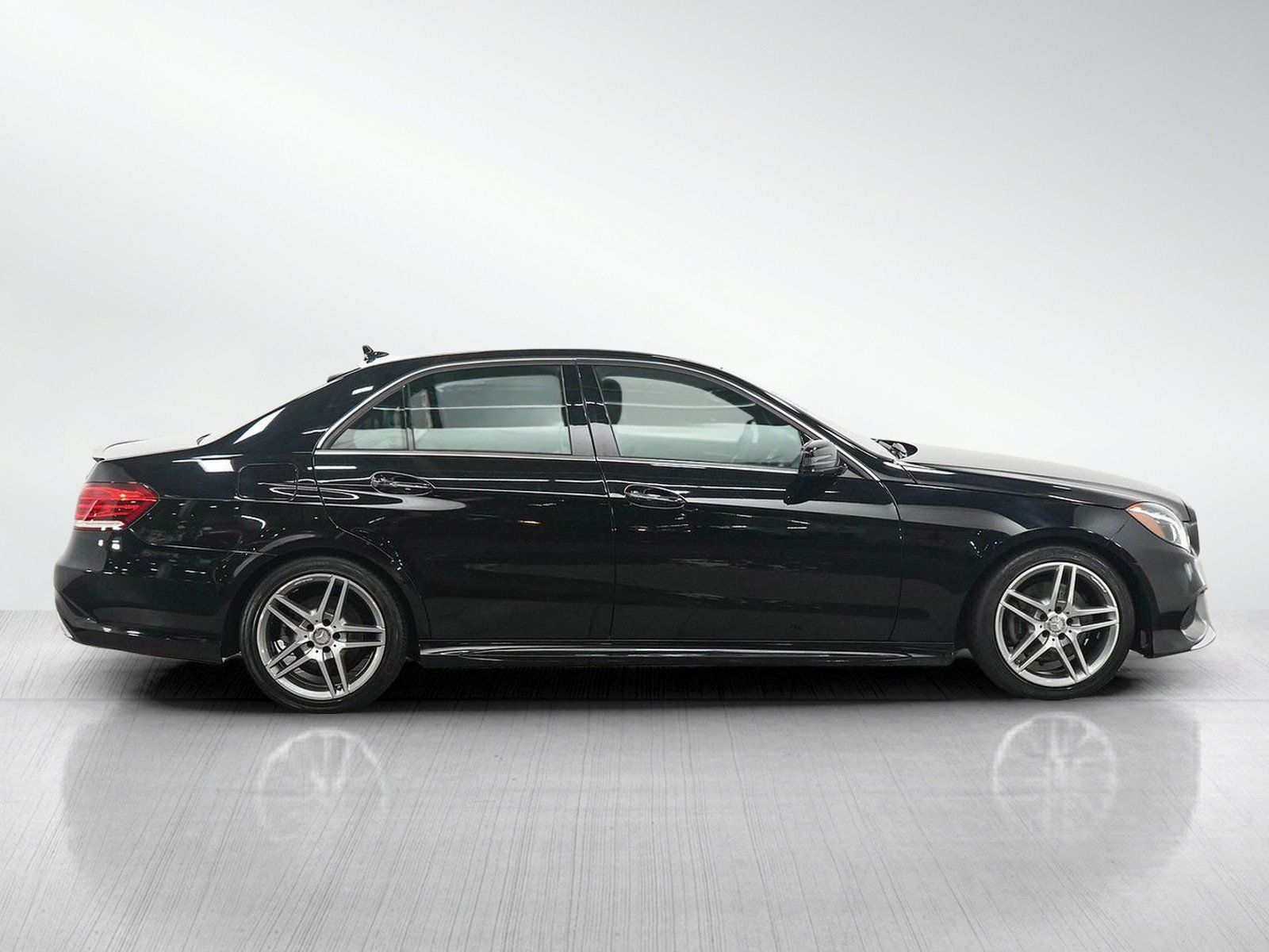 Used 2016 Mercedes-Benz E 350 4MATIC Sedan image 6