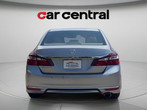 Used 2017 Honda Accord LX image 4