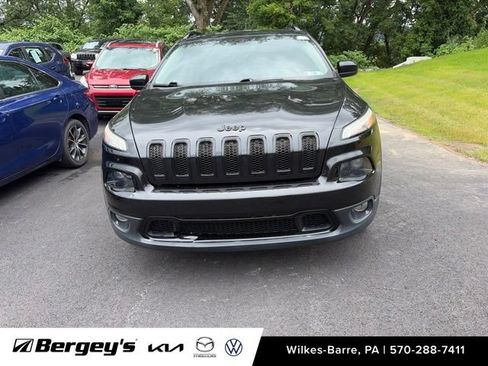 Used 2016 Jeep Cherokee Latitude FWD image 2