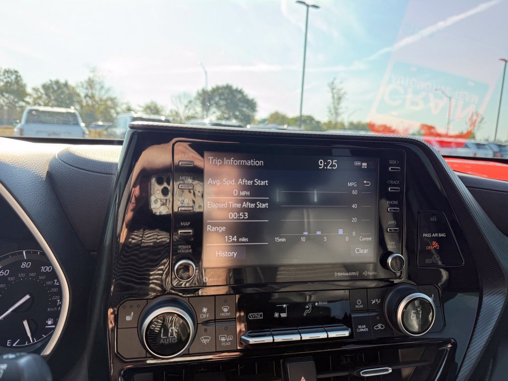 Used 2021 Toyota Highlander XSE FWD image 15