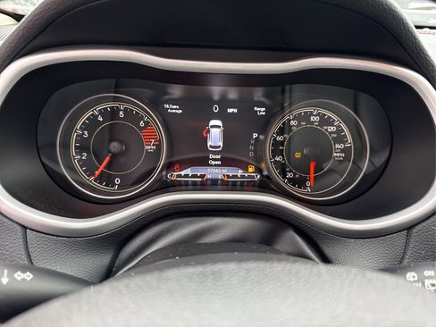 Used 2018 Jeep Cherokee Trailhawk image 21