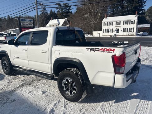 Used 2017 Toyota Tacoma SR5 image 3