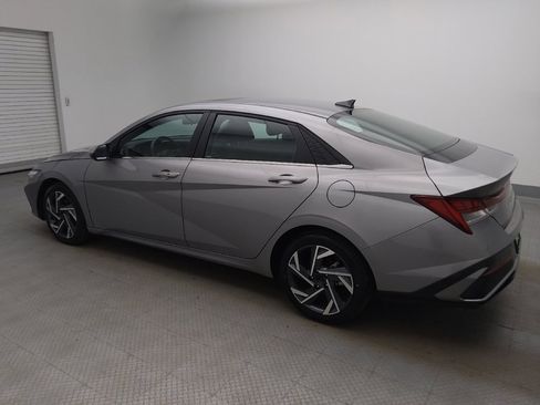 Used 2025 Hyundai Elantra SEL FWD image 3