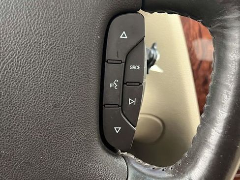 Used 2007 Cadillac DTS Luxury I w/ Sun And Sound Package image 27