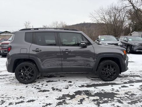 Used 2018 Jeep Renegade Altitude image 2