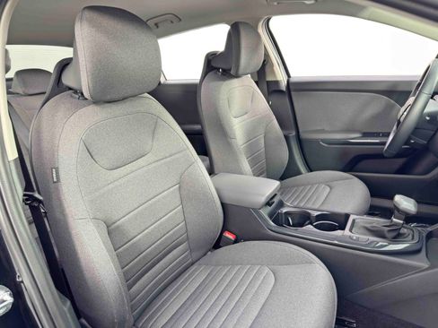 Used 2025 Kia K4 EX image 33