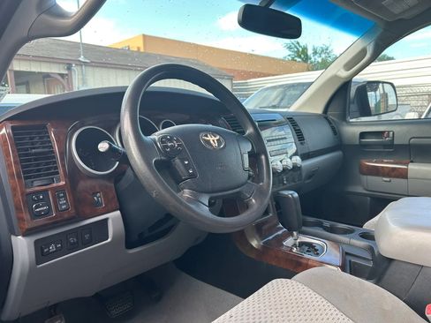 Used 2011 Toyota Tundra 4x4 Double Cab w/ SR5 Pkg image 5