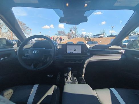 Used 2025 Toyota Camry SE FWD image 26