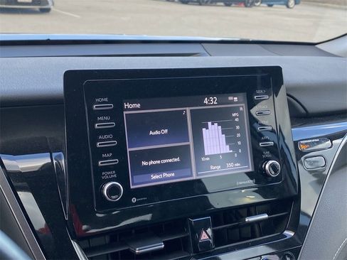 Certified 2022 Toyota Camry SE image 6