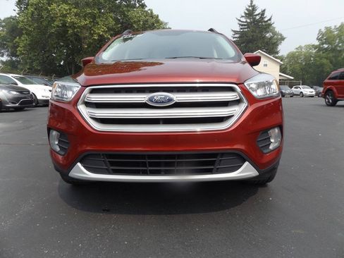 Used 2018 Ford Escape SE w/ SE Sync 3 Package AWD/4WD image 3