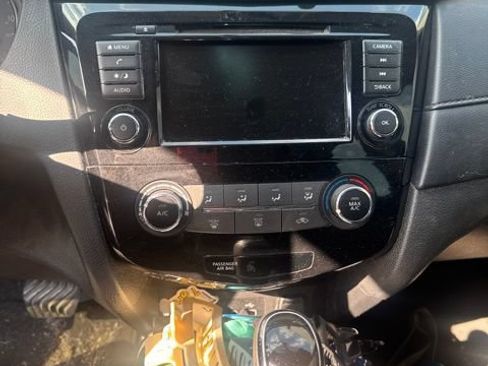 Used 2018 Nissan Rogue S AWD/4WD image 17