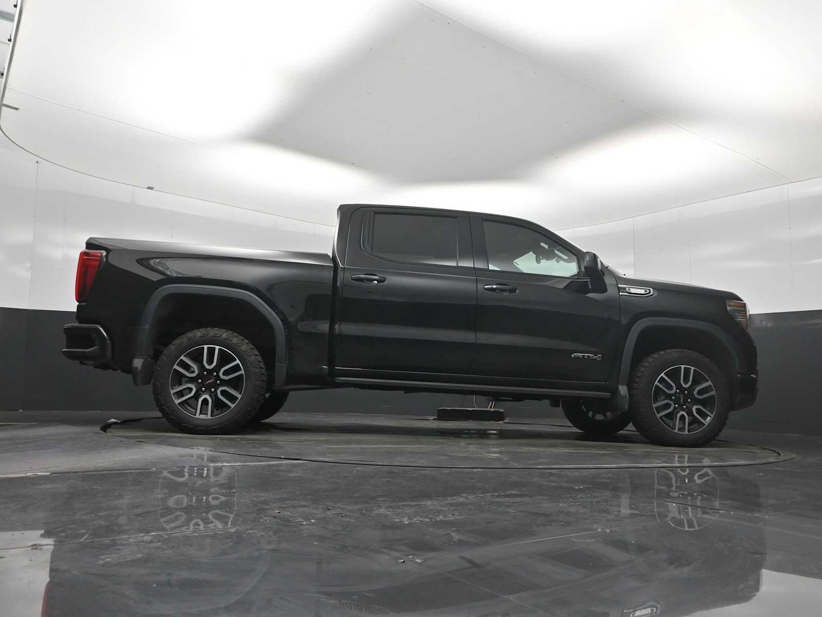 Used 2025 GMC Sierra 1500 AT4 w/ AT4 Premium Package AWD/4WD image 25