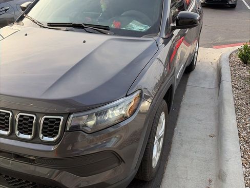 Used 2024 Jeep Compass Sport image 6