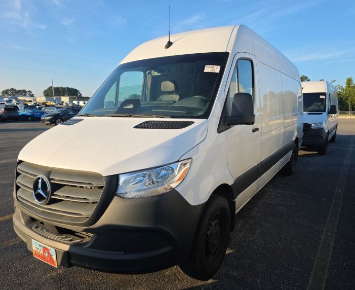 Used 2025 Mercedes-Benz Sprinter 2500 image 4