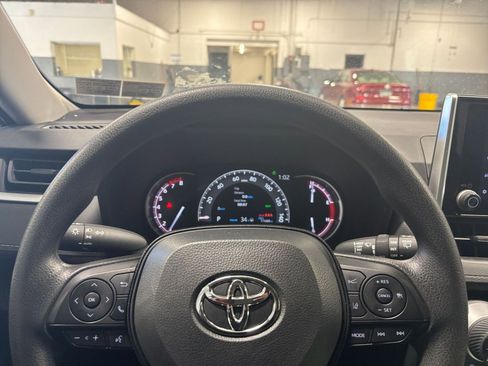 Used 2025 Toyota RAV4 XLE image 31