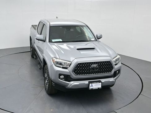 Used 2018 Toyota Tacoma TRD Sport w/ Technology Package image 29