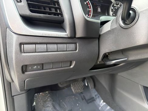 Used 2021 Nissan Rogue S FWD image 16