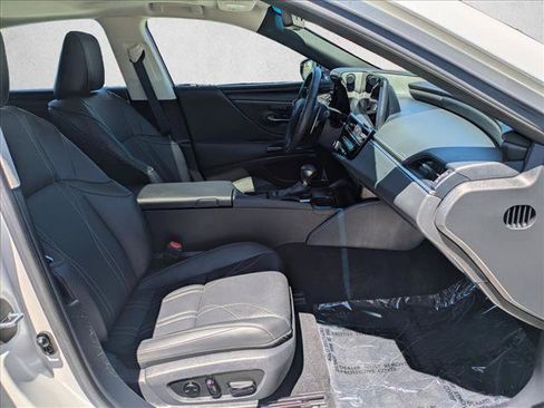 Used 2024 Lexus ES 300h w/ Accessory Package (Z2) FWD image 21