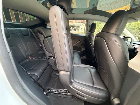 Used 2024 Tesla Model Y Long Range AWD/4WD image 26