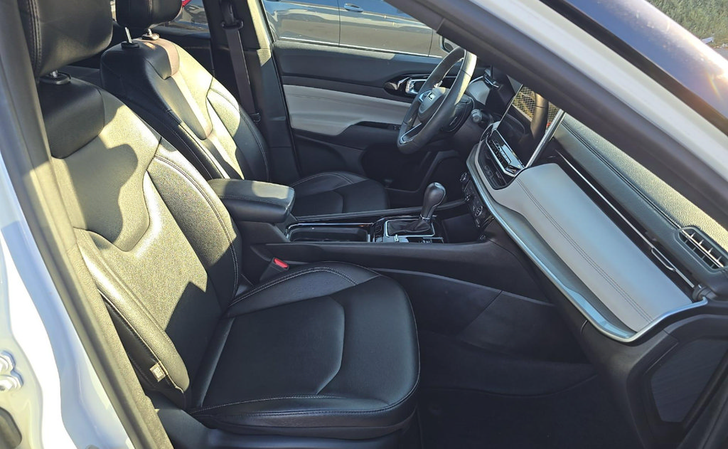 Used 2025 Jeep Compass Limited AWD/4WD image 6