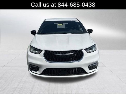 New 2026 Chrysler Pacifica Select image 2