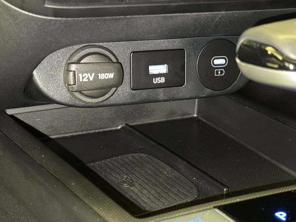 Used 2026 Hyundai Elantra Limited FWD image 28