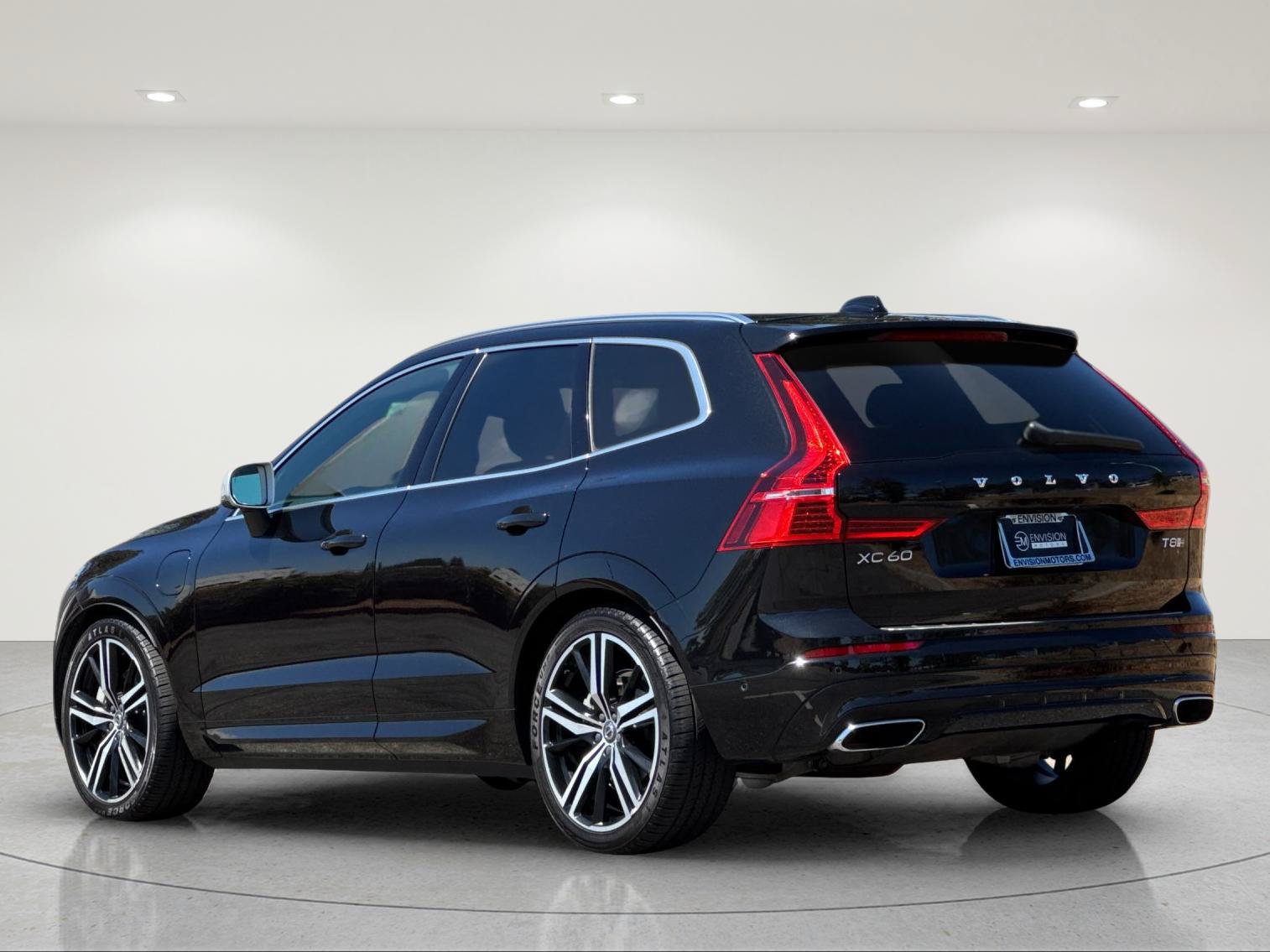 Used 2019 Volvo XC60 T8 R-Design w/ Advanced Package AWD/4WD image 4