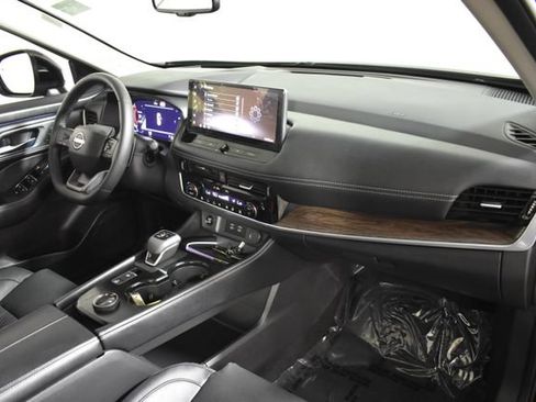 Certified 2026 Nissan Rogue Platinum w/ Platinum Premium Package AWD/4WD image 39
