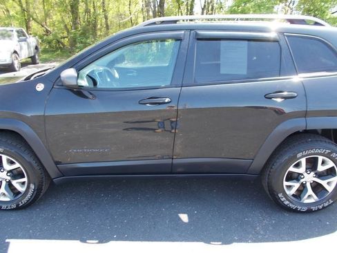 Used 2016 Jeep Cherokee Trailhawk image 6