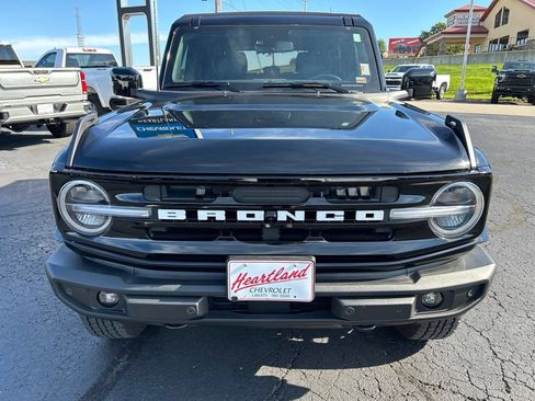 Used 2024 Ford Bronco Outer Banks AWD/4WD image 2